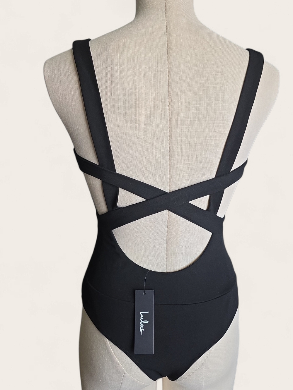 Lulus NWT Black Strappy Back Bodysuit V-Neck Sexy Open Back Small - Picture 4 of 4